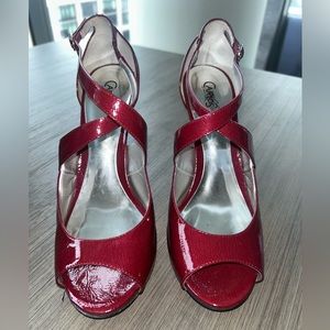 Carlos Santana Red stilettos 4" heel Sz 10. Gently used